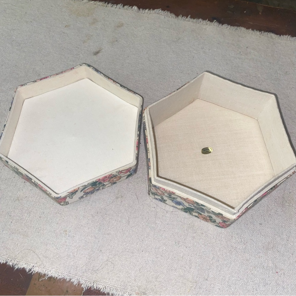 Pair Silk Fabric BOUDOIR Boxes. Vintage French. New. Never used - Picture 2 of 3